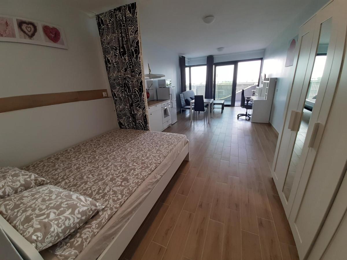Apartment Cherry Bratislava & Free Parking Kültér fotó